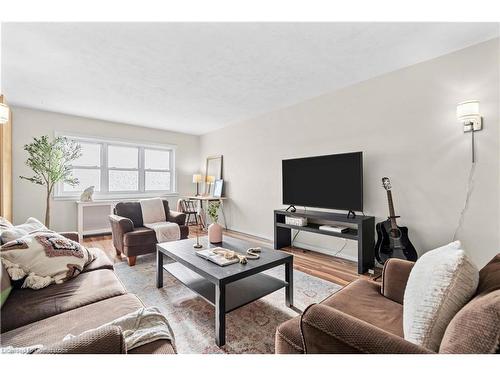 14-227 Macnab Street S, Hamilton, ON - Indoor Photo Showing Living Room