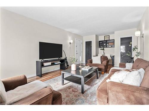 14-227 Macnab Street S, Hamilton, ON - Indoor Photo Showing Living Room