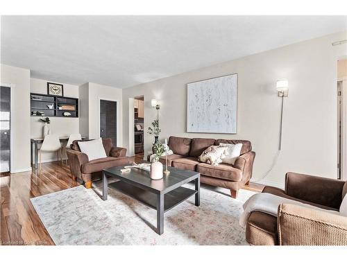 14-227 Macnab Street S, Hamilton, ON - Indoor Photo Showing Living Room