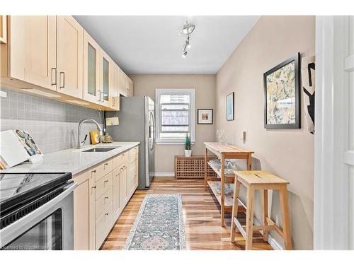 14-227 Macnab Street S, Hamilton, ON - Indoor Photo Showing Kitchen