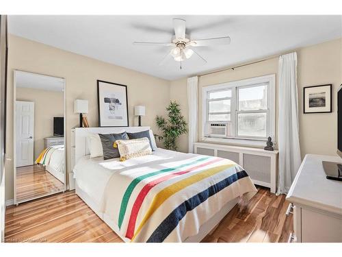 14-227 Macnab Street S, Hamilton, ON - Indoor Photo Showing Bedroom