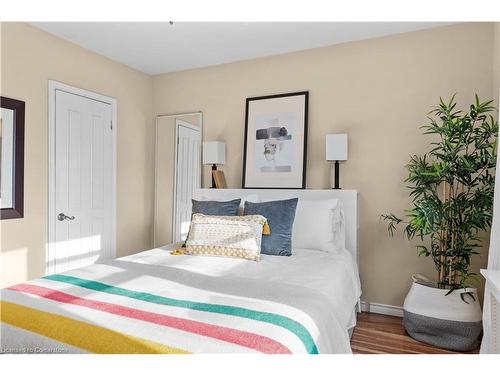 14-227 Macnab Street S, Hamilton, ON - Indoor Photo Showing Bedroom