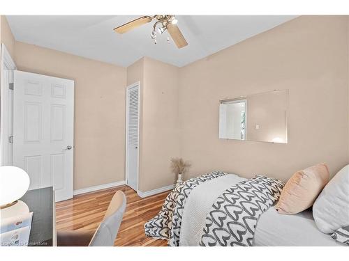 14-227 Macnab Street S, Hamilton, ON - Indoor Photo Showing Bedroom