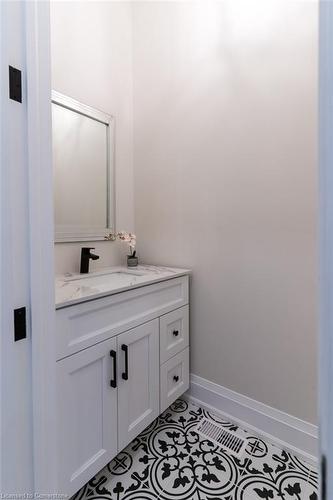 1 West Avenue, Stoney Creek, ON - Indoor Photo Showing Bathroom