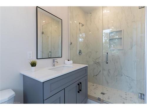 1 West Avenue, Stoney Creek, ON - Indoor Photo Showing Bathroom