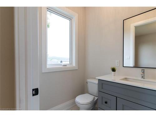 1 West Avenue, Stoney Creek, ON - Indoor Photo Showing Bathroom