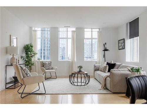 702-36 James Street S, Hamilton, ON - Indoor Photo Showing Living Room