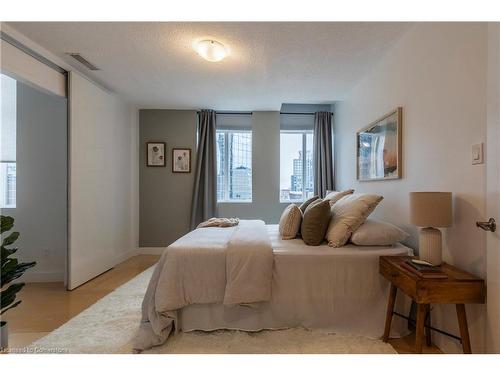 702-36 James Street S, Hamilton, ON - Indoor Photo Showing Bedroom