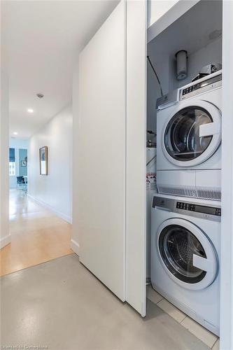 702-36 James Street S, Hamilton, ON - Indoor Photo Showing Laundry Room