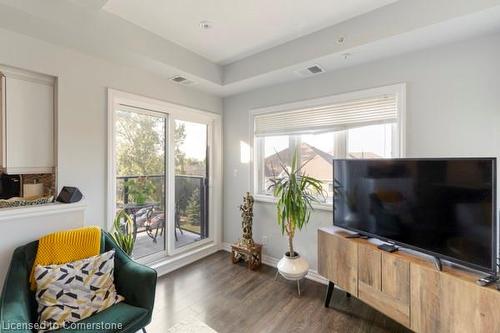 317-170 Rockhaven Lane, Waterdown, ON - Indoor Photo Showing Living Room