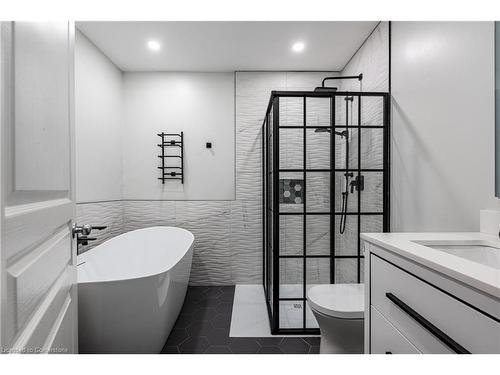 43 Flynn Court, St. Catharines, ON - Indoor Photo Showing Bathroom