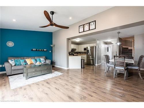 43 Flynn Court, St. Catharines, ON - Indoor Photo Showing Living Room