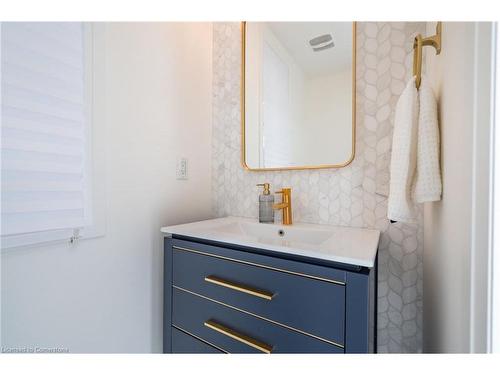 128 Fairey Crescent, Mount Hope, ON - Indoor Photo Showing Bathroom