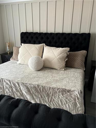 128 Fairey Crescent, Mount Hope, ON - Indoor Photo Showing Bedroom