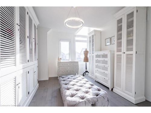 128 Fairey Crescent, Mount Hope, ON - Indoor Photo Showing Bedroom