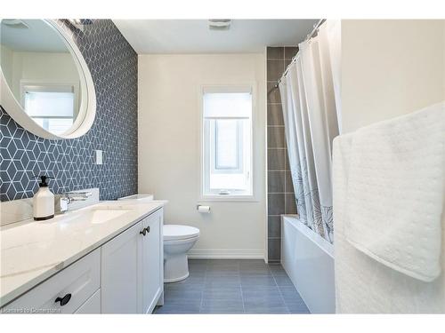 128 Fairey Crescent, Mount Hope, ON - Indoor Photo Showing Bathroom