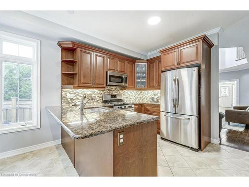 4 Truedell Circle, Waterdown, ON - Indoor Photo Showing Kitchen