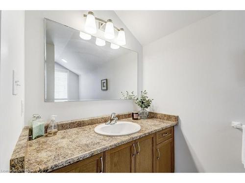 4 Truedell Circle, Waterdown, ON - Indoor Photo Showing Bathroom