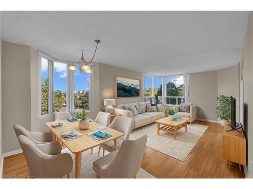 409-1270 Maple Crossing Boulevard, Burlington, ON - Indoor Photo Showing Living Room