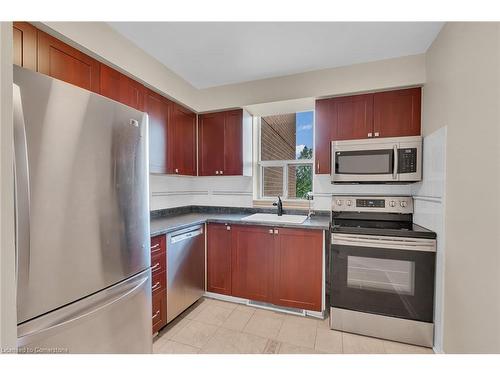 409-1270 Maple Crossing Boulevard, Burlington, ON - Indoor Photo Showing Kitchen