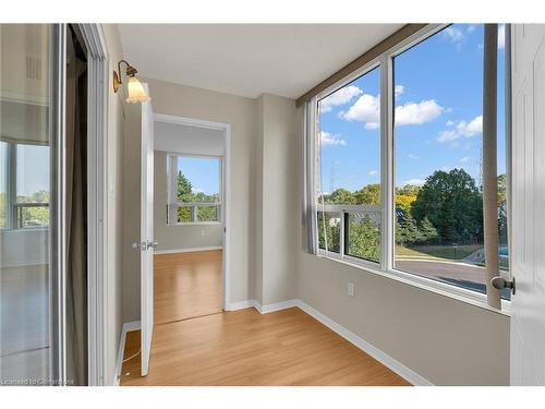 409-1270 Maple Crossing Boulevard, Burlington, ON - Indoor Photo Showing Other Room