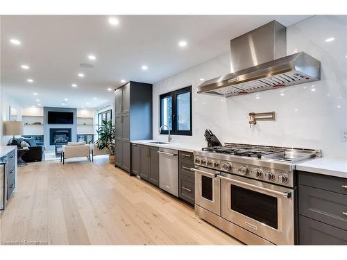 27 Hildegard Drive, Hamilton, ON - Indoor Photo Showing Kitchen With Upgraded Kitchen