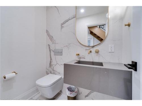 27 Hildegard Drive, Hamilton, ON - Indoor Photo Showing Bathroom