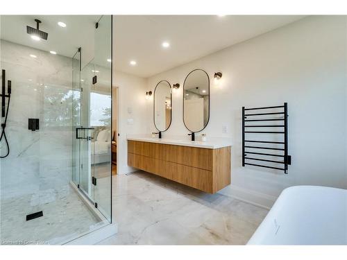 27 Hildegard Drive, Hamilton, ON - Indoor Photo Showing Bathroom