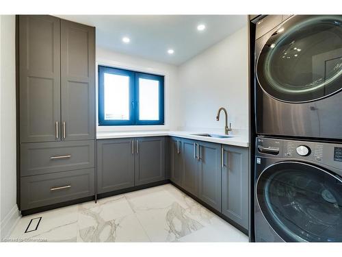 27 Hildegard Drive, Hamilton, ON - Indoor Photo Showing Laundry Room