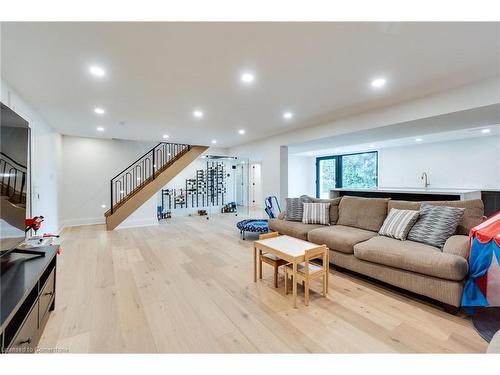 27 Hildegard Drive, Hamilton, ON - Indoor Photo Showing Living Room