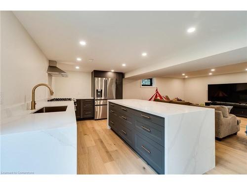 27 Hildegard Drive, Hamilton, ON - Indoor Photo Showing Kitchen