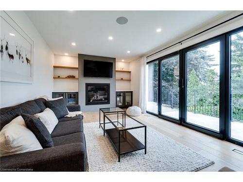 27 Hildegard Drive, Hamilton, ON - Indoor Photo Showing Living Room With Fireplace