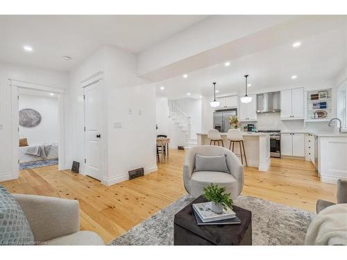 3 East Street, Grimsby, ON - Indoor Photo Showing Living Room