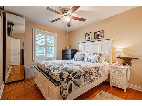 417 East 43Rd Street, Hamilton, ON - Indoor Photo Showing Bedroom