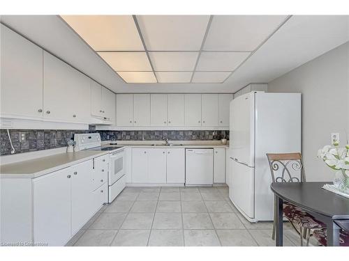 606-1201 North Shore Boulevard E, Burlington, ON - Indoor Photo Showing Kitchen With Double Sink