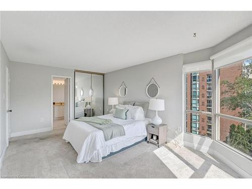 606-1201 North Shore Boulevard E, Burlington, ON - Indoor Photo Showing Bedroom