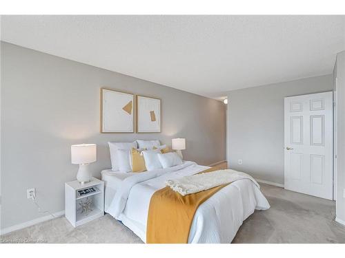 606-1201 North Shore Boulevard E, Burlington, ON - Indoor Photo Showing Bedroom