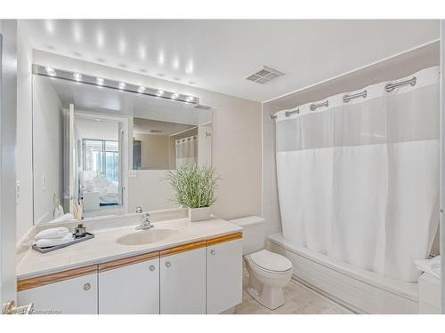 606-1201 North Shore Boulevard E, Burlington, ON - Indoor Photo Showing Bathroom