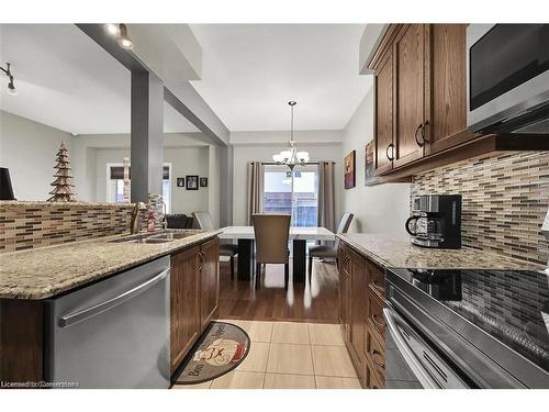 35 Willowbanks Terrace, Hamilton, ON - Indoor Photo Showing Kitchen With Double Sink With Upgraded Kitchen