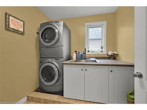 35 Willowbanks Terrace, Hamilton, ON - Indoor Photo Showing Laundry Room