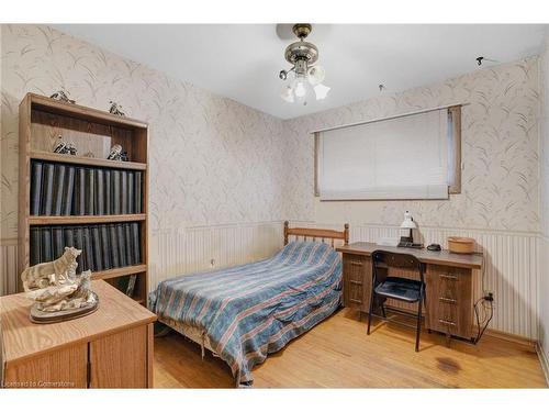 38 Dubarry Boulevard, Hamilton, ON - Indoor Photo Showing Bedroom