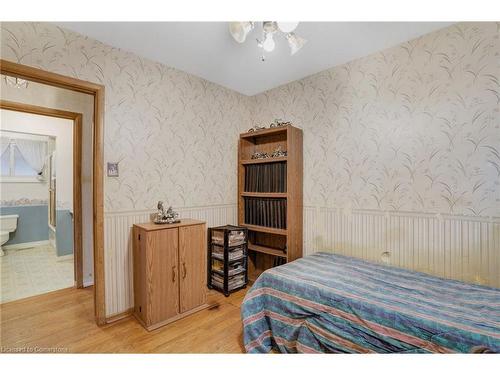 38 Dubarry Boulevard, Hamilton, ON - Indoor Photo Showing Bedroom