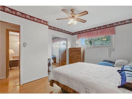 38 Dubarry Boulevard, Hamilton, ON - Indoor Photo Showing Bedroom