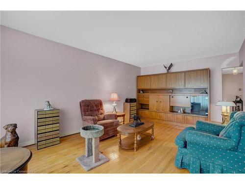 38 Dubarry Boulevard, Hamilton, ON - Indoor Photo Showing Living Room