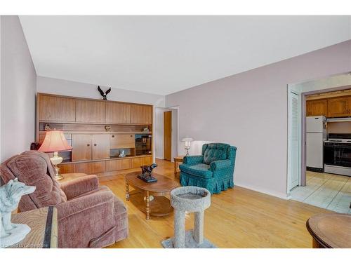 38 Dubarry Boulevard, Hamilton, ON - Indoor Photo Showing Living Room