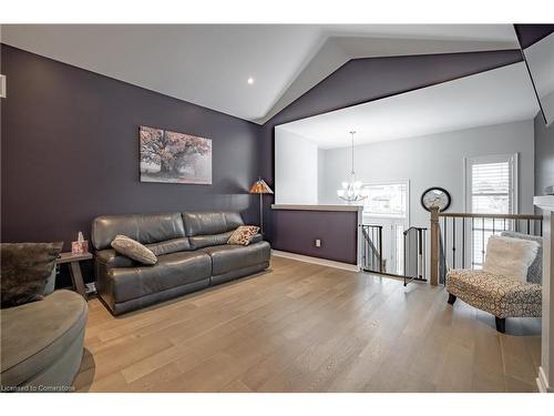 3 Delicious Court, Thorold, ON - Indoor Photo Showing Living Room