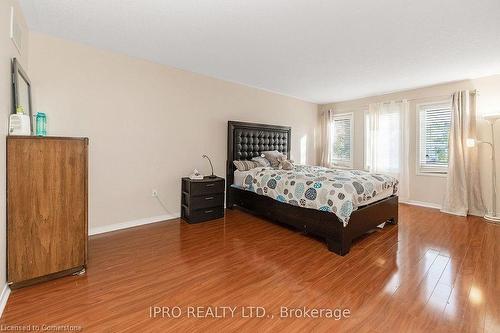 112-2555 Thomas Street, Mississauga, ON - Indoor Photo Showing Bedroom