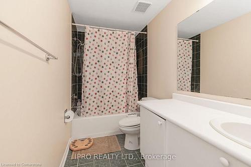 112-2555 Thomas Street, Mississauga, ON - Indoor Photo Showing Bathroom