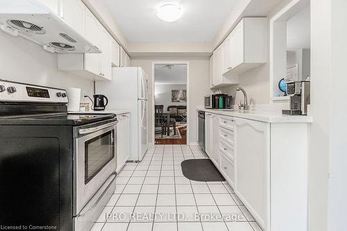 112-2555 Thomas Street, Mississauga, ON - Indoor Photo Showing Kitchen