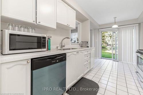 112-2555 Thomas Street, Mississauga, ON - Indoor Photo Showing Kitchen